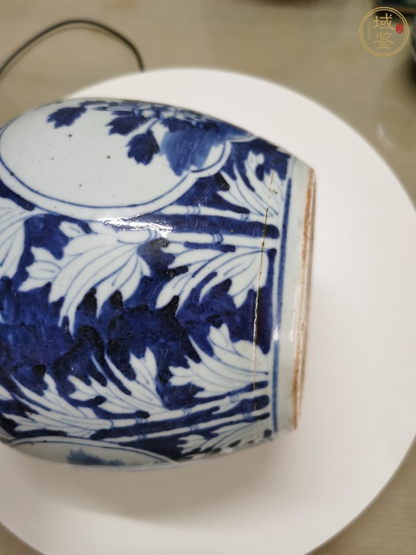 古玩陶瓷花卉紋青花罐真品鑒賞圖