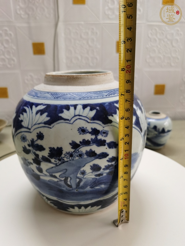 古玩陶瓷花卉紋青花罐真品鑒賞圖