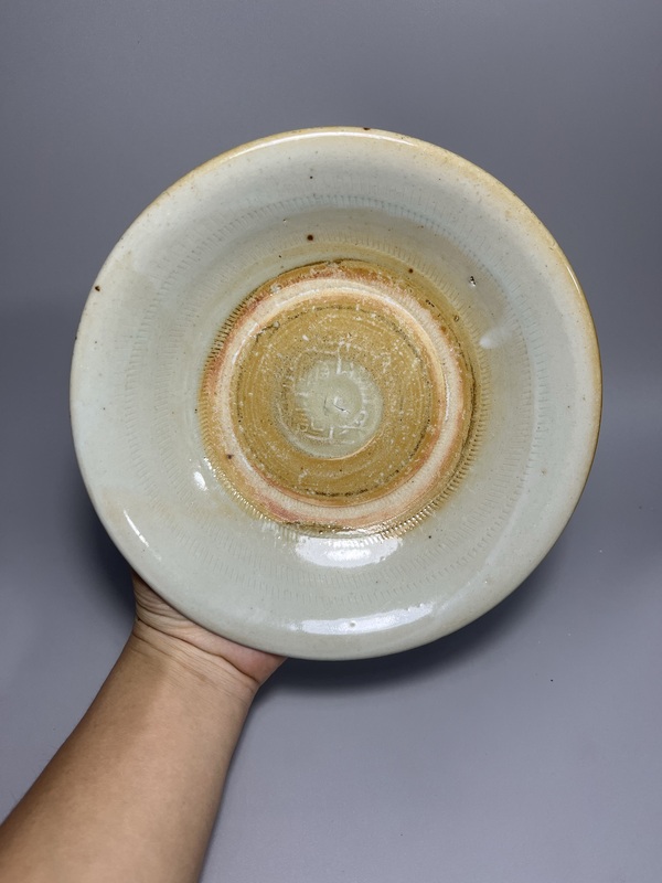 古玩轉(zhuǎn)賣(mài)龍泉青瓷印章款盤(pán)拍賣(mài)，當(dāng)前價(jià)格3500元