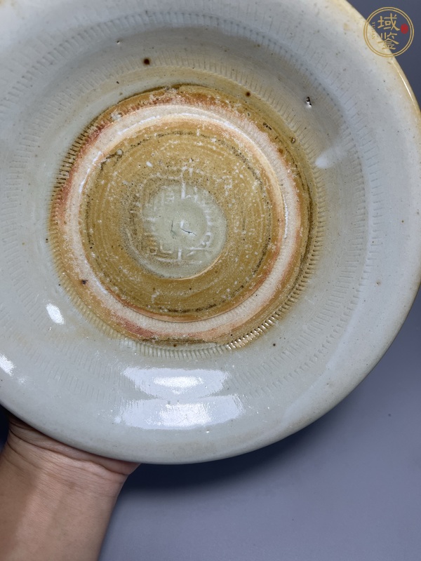 古玩陶瓷龍泉青瓷印章款盤真品鑒賞圖