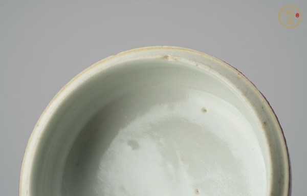 古玩陶瓷霽紅釉印盒真品鑒賞圖