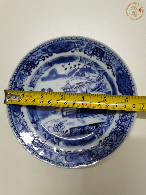 古玩陶瓷樓臺(tái)亭閣山水紋青花盤真品鑒賞圖