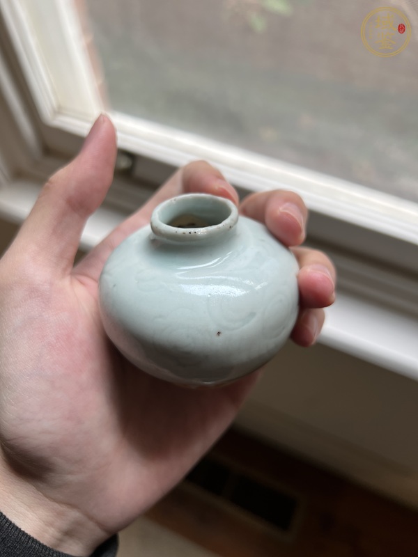 古玩陶瓷明早期青釉暗刻小石榴尊真品鑒賞圖