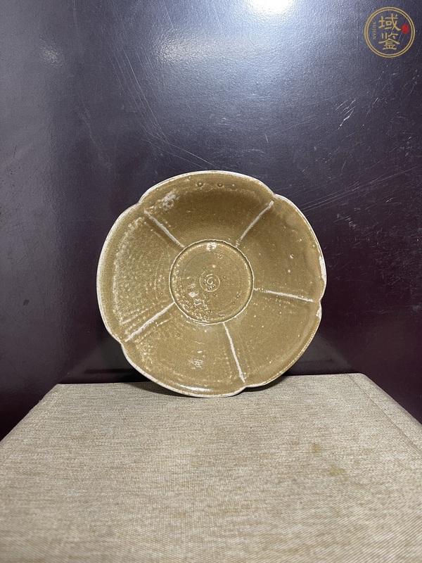 古玩陶瓷越窯五出花瓣碗真品鑒賞圖