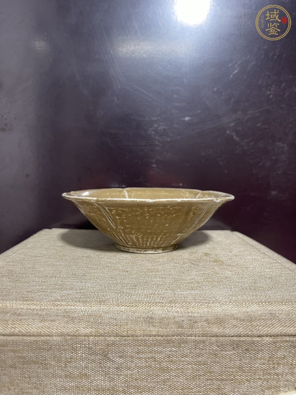 古玩陶瓷越窯五出花瓣碗真品鑒賞圖