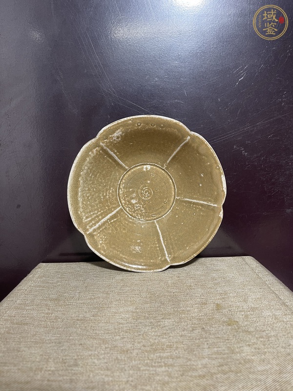 古玩陶瓷越窯五出花瓣碗真品鑒賞圖