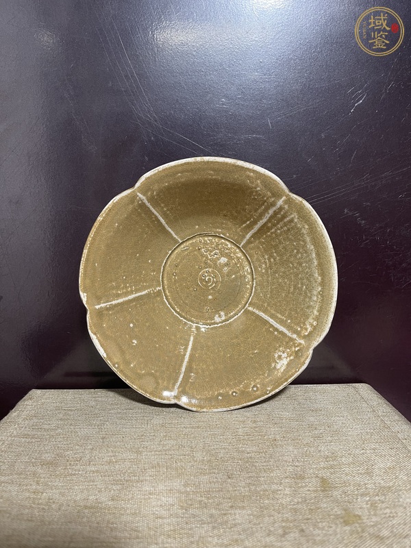 古玩陶瓷越窯五出花瓣碗真品鑒賞圖