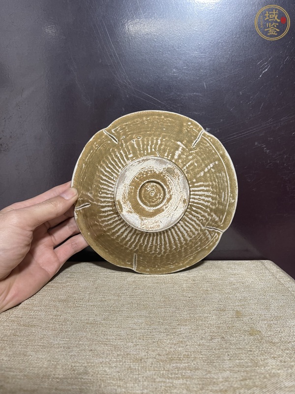 古玩陶瓷越窯五出花瓣碗真品鑒賞圖