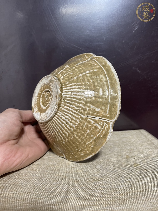 古玩陶瓷越窯五出花瓣碗真品鑒賞圖