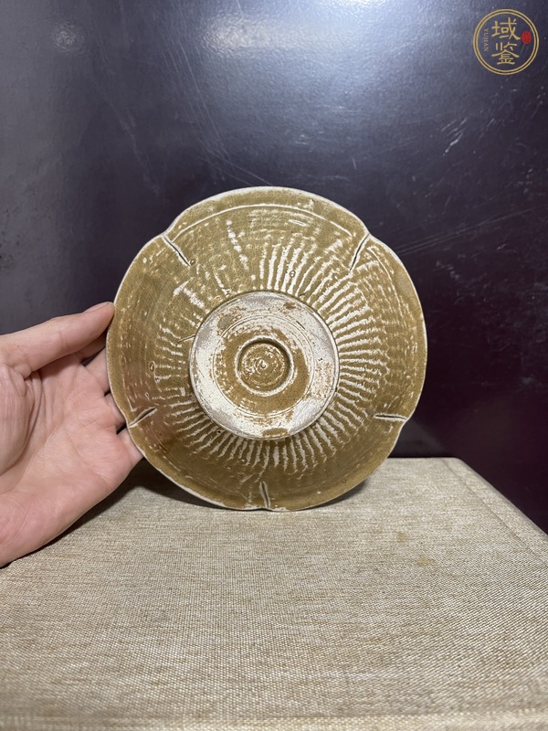 古玩陶瓷越窯五出花瓣碗真品鑒賞圖