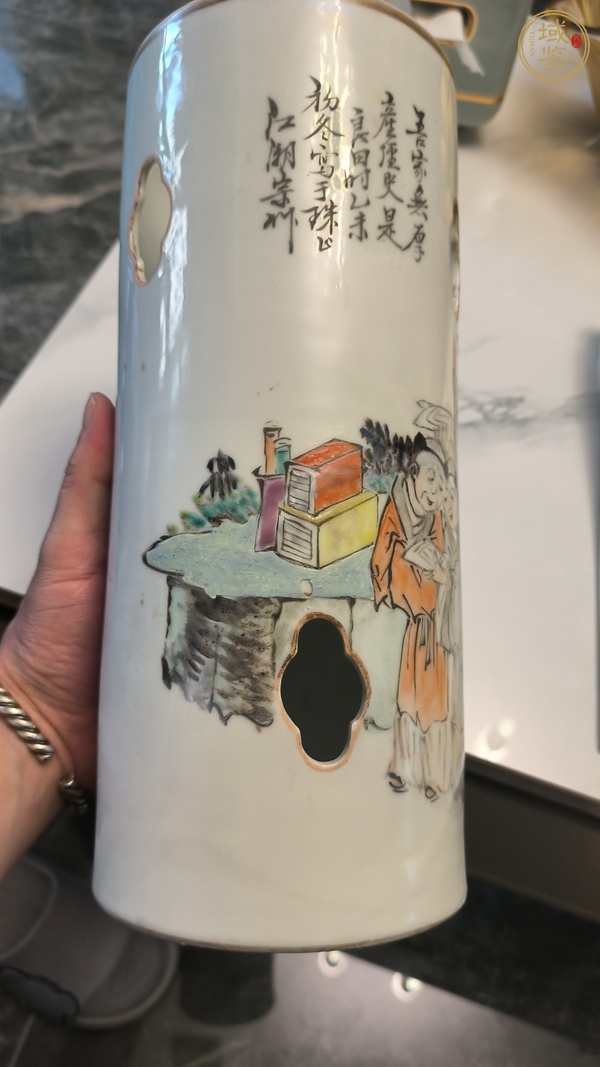 古玩陶瓷淺絳人物故事海棠開窗帽筒真品鑒賞圖