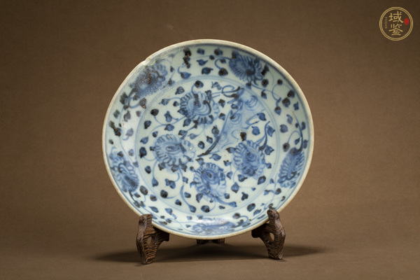 古玩陶瓷明中·青花纏枝花卉紋盤真品鑒賞圖