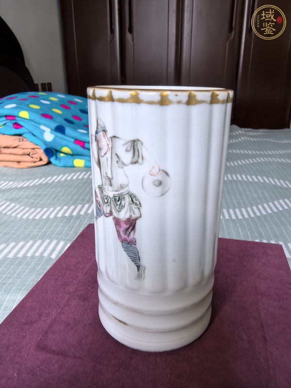 古玩陶瓷粉彩人物故事紋筆筒真品鑒賞圖