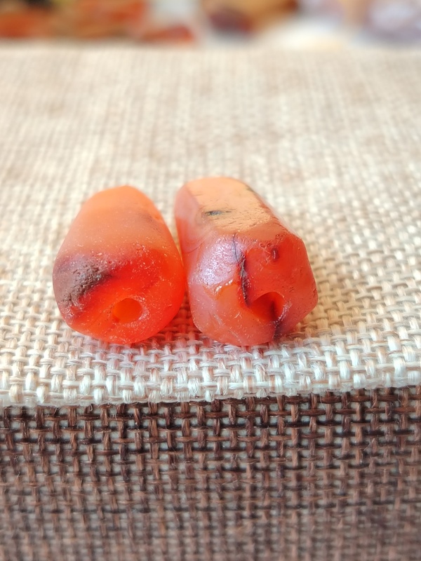 古玩玉器天然紅瑪瑙多棱珠2顆拍賣，當前價格79元