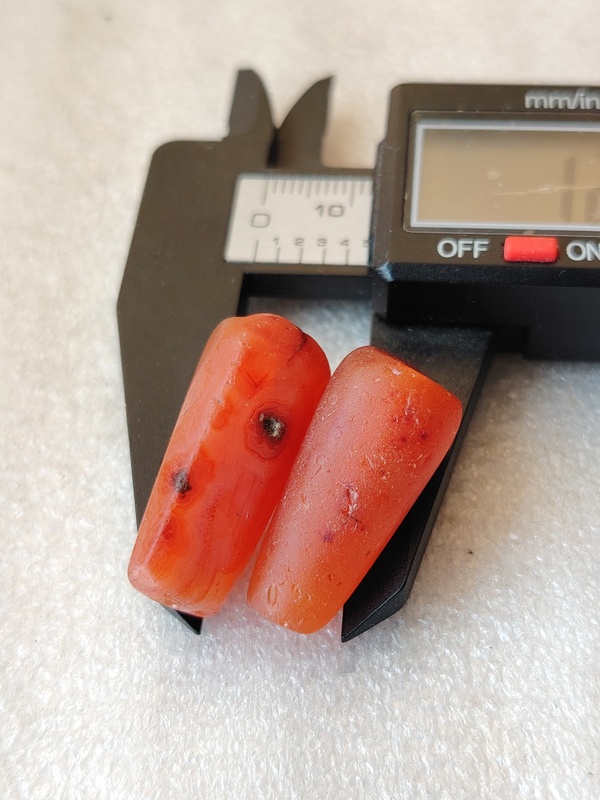 古玩玉器天然紅瑪瑙多棱珠2顆拍賣，當前價格79元