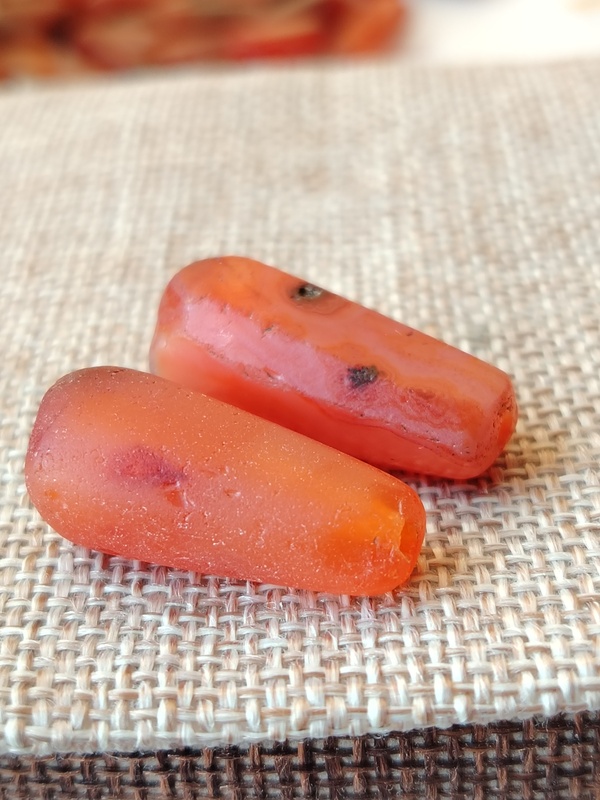 古玩玉器天然紅瑪瑙多棱珠2顆拍賣，當前價格79元