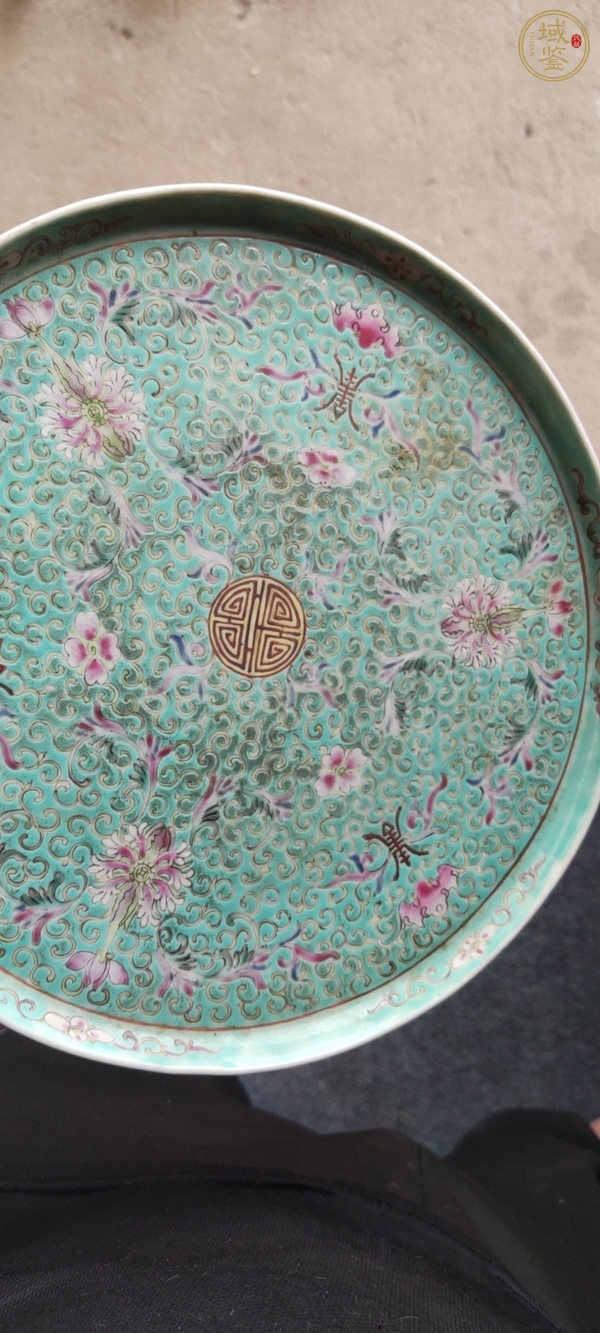 古玩陶瓷松石綠地粉彩纏枝花紋茶盤真品鑒賞圖