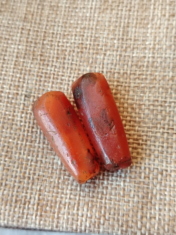 古玩玉器天然紅瑪瑙多棱珠2顆拍賣，當(dāng)前價(jià)格79元