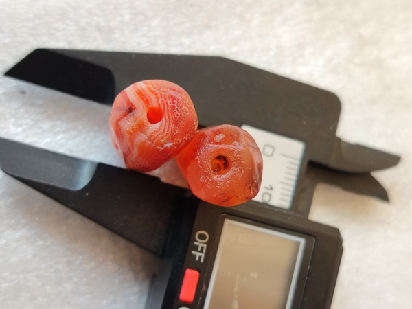 古玩玉器天然紅瑪瑙多棱珠2顆拍賣，當(dāng)前價格79元