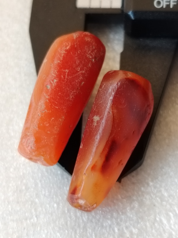 古玩玉器天然紅瑪瑙多棱珠2顆拍賣，當(dāng)前價格79元
