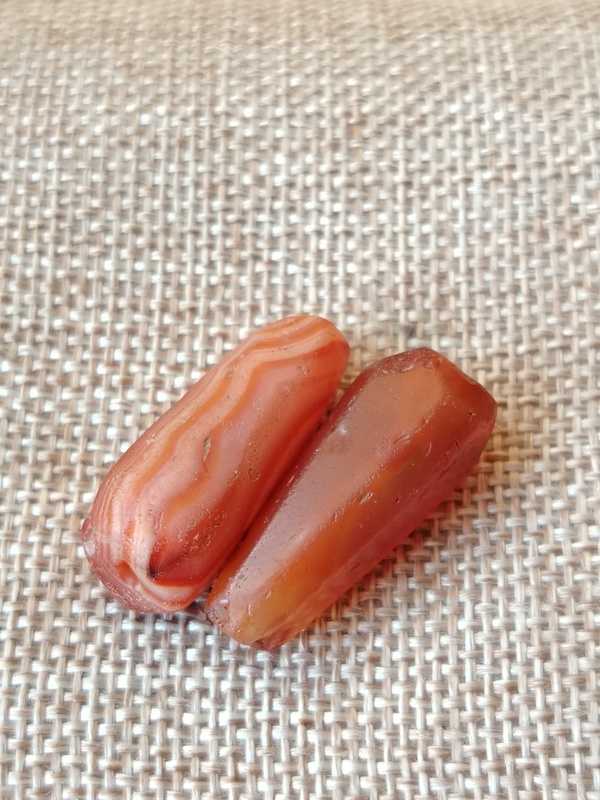 古玩玉器天然紅瑪瑙多棱珠2顆拍賣，當(dāng)前價格79元