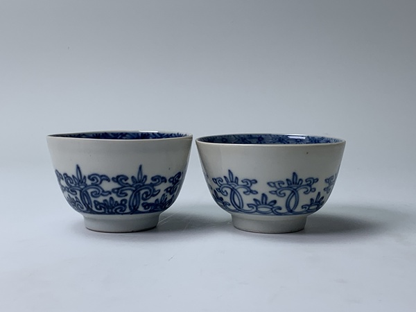 古玩嚴(yán)選清康熙·青花忍冬紋杯一對拍賣，當(dāng)前價格1785元