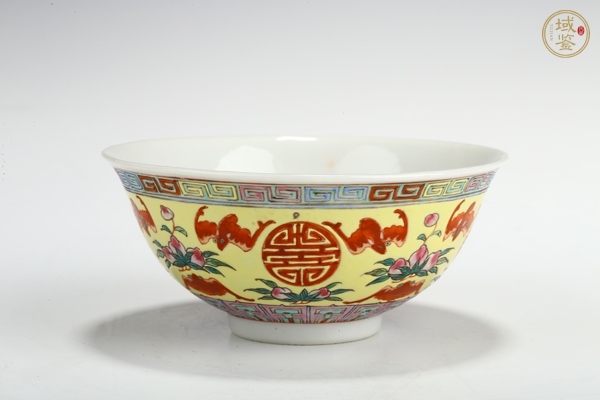 古玩陶瓷民國·黃地粉彩福壽雙全紋碗真品鑒賞圖
