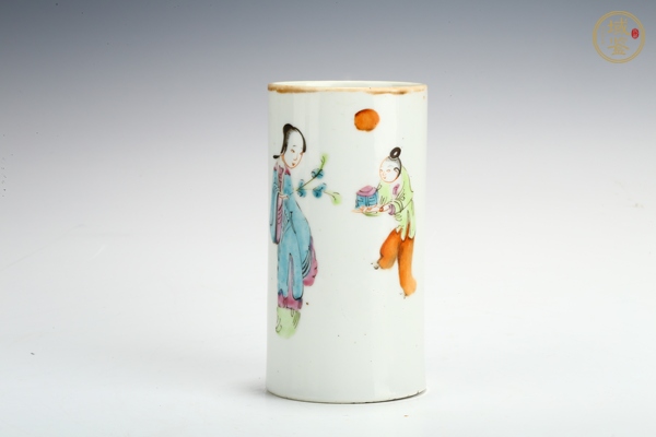 古玩清晚·粉彩人物紋筆筒真品鑒賞圖