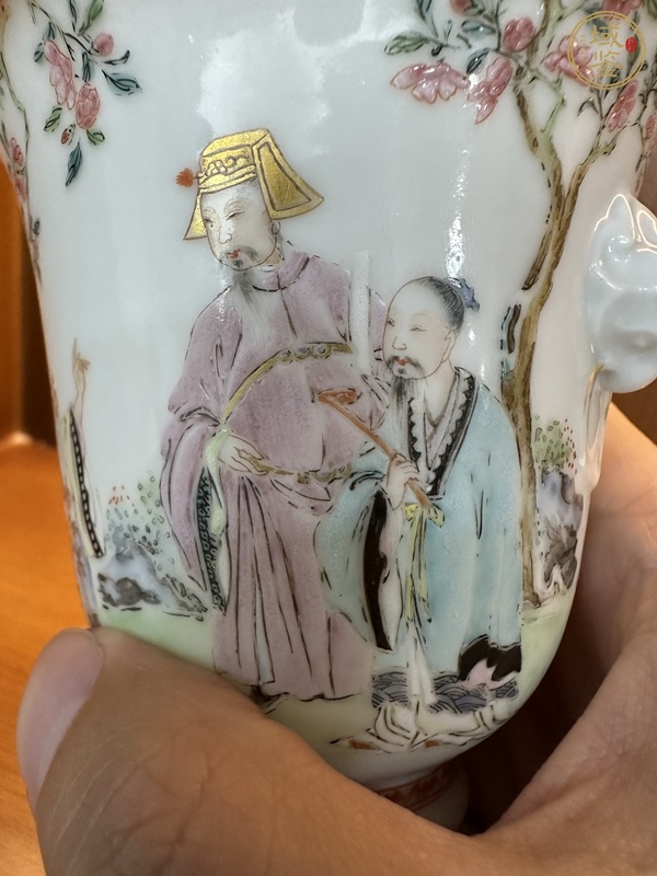 古玩陶瓷人物紋粉彩雙鋪首高足杯真品鑒賞圖