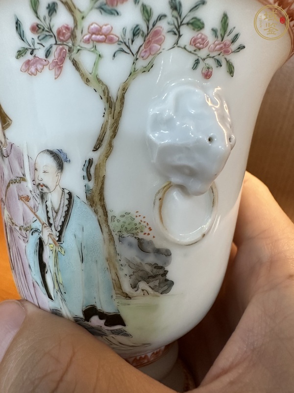 古玩陶瓷人物紋粉彩雙鋪首高足杯真品鑒賞圖