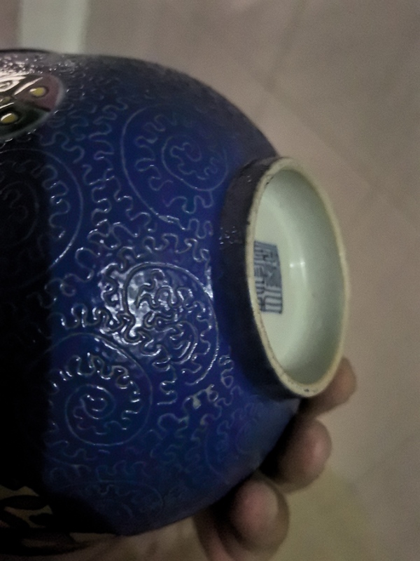 古玩陶瓷藍(lán)釉軋道粉彩皮球花碗拍賣，當(dāng)前價(jià)格3800元