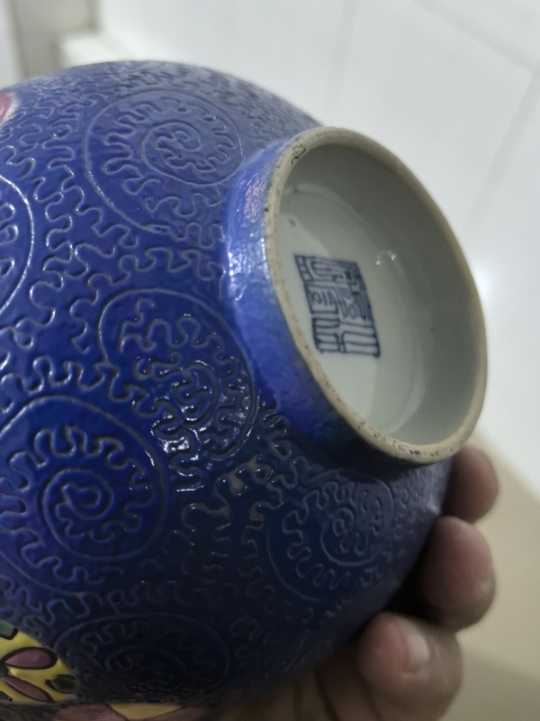古玩陶瓷藍(lán)釉軋道粉彩皮球花碗拍賣，當(dāng)前價(jià)格3800元