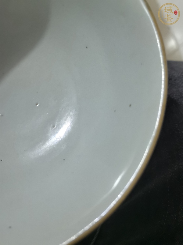 古玩陶瓷藍釉軋道粉彩皮球花碗真品鑒賞圖
