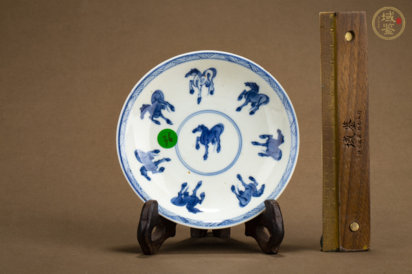 古玩陶瓷清康熙·青花八駿圖小盤真品鑒賞圖