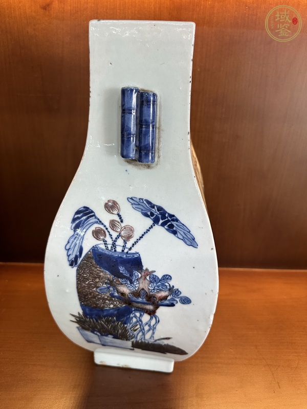 古玩陶瓷花鳥紋青花釉里紅貫耳瓶真品鑒賞圖