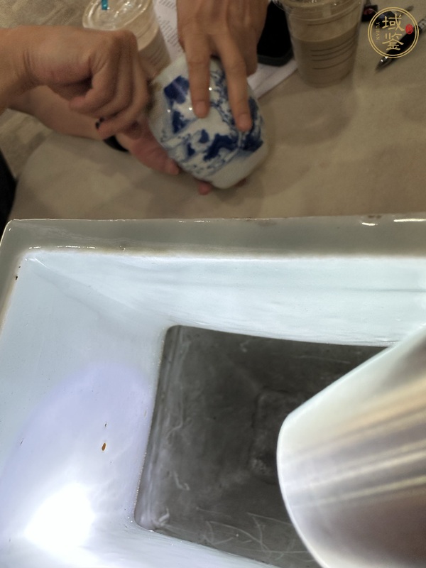 古玩陶瓷花鳥紋青花釉里紅貫耳瓶真品鑒賞圖