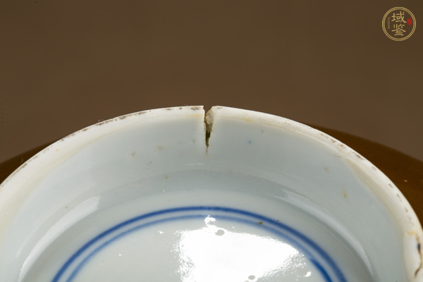 古玩陶瓷清康熙·外紫金釉內(nèi)青花花蝶紋碗真品鑒賞圖