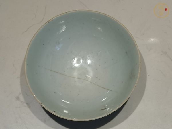 古玩豆青釉碗真品鑒賞圖