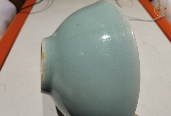 古玩陶瓷豆青釉碗真品鑒賞圖