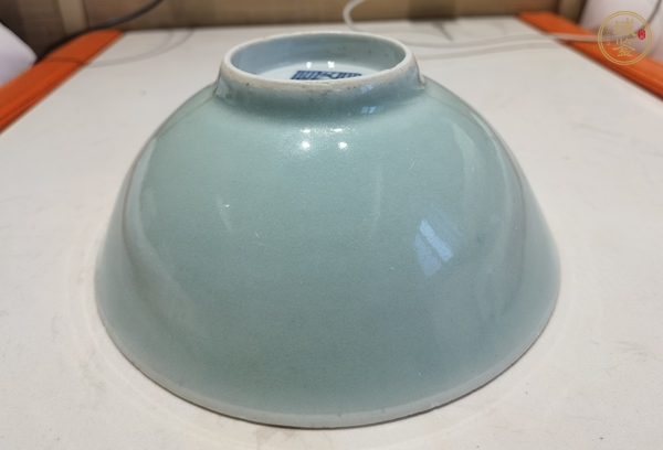 古玩陶瓷豆青釉碗真品鑒賞圖