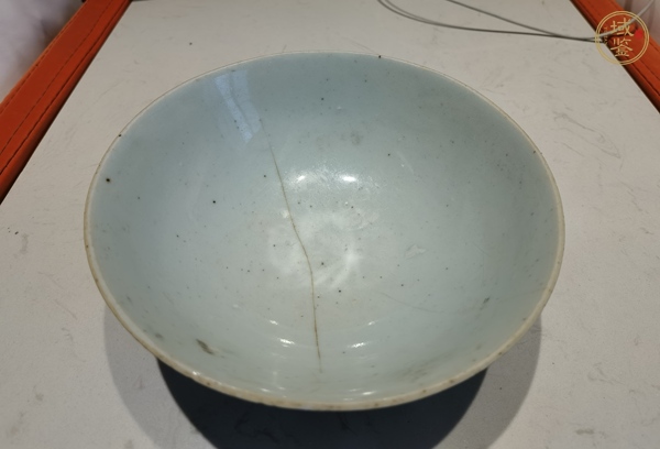 古玩陶瓷豆青釉碗真品鑒賞圖