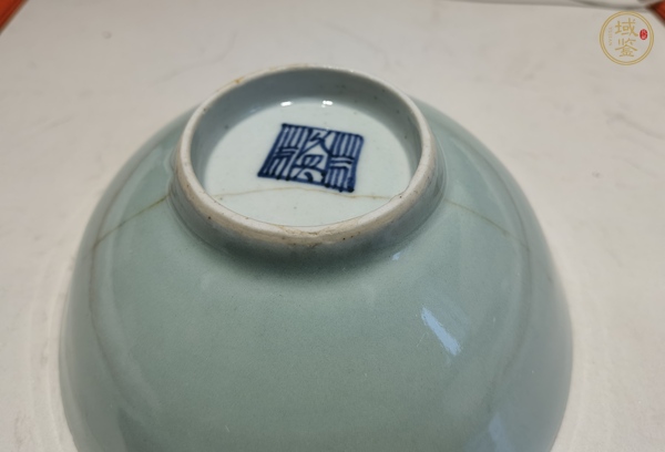 古玩陶瓷豆青釉碗真品鑒賞圖