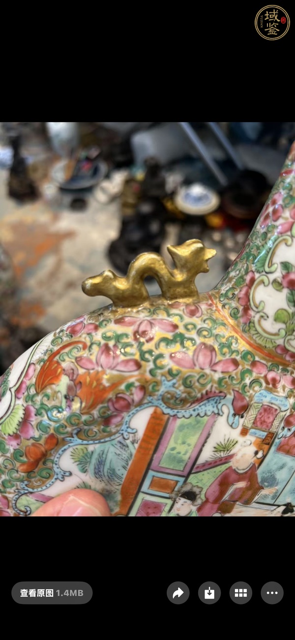 古玩陶瓷人物紋廣彩抱月瓶真品鑒賞圖