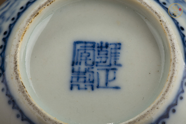 古玩陶瓷民國·青花羅漢圖水盂真品鑒賞圖