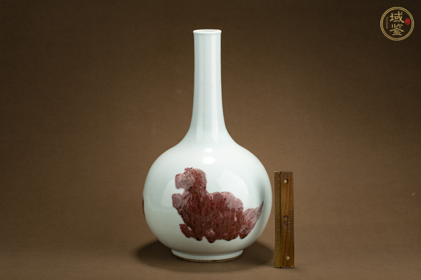 古玩陶瓷清晚·青花釉里紅瑞獸紋膽瓶真品鑒賞圖