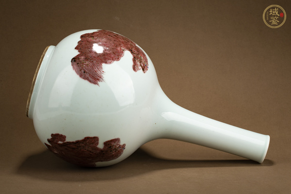 古玩陶瓷清晚·青花釉里紅瑞獸紋膽瓶真品鑒賞圖