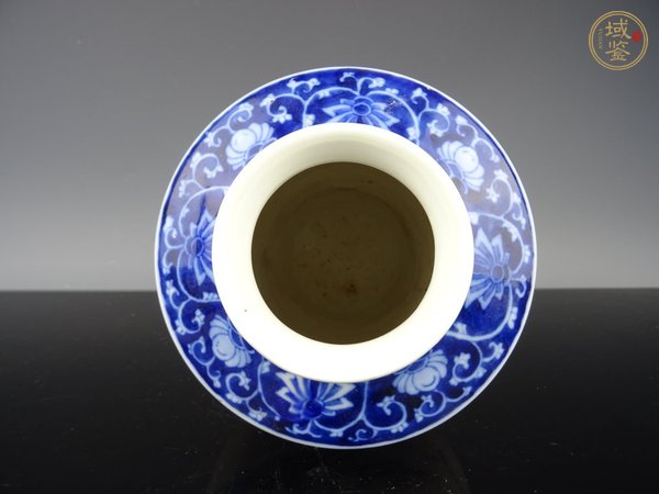古玩陶瓷山水紋青花瓶真品鑒賞圖