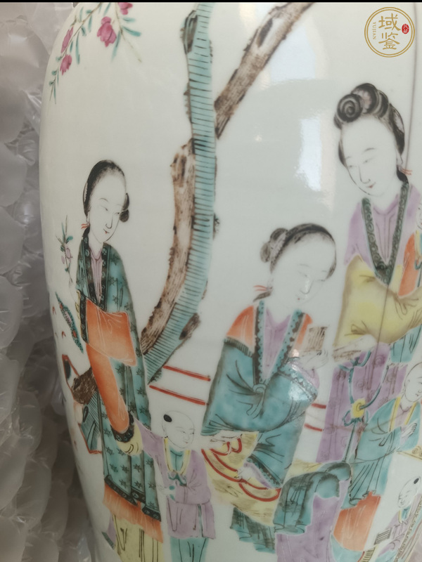 古玩陶瓷粉彩仕女人物圖盤口瓶真品鑒賞圖