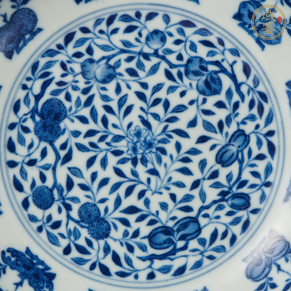 古玩陶瓷青花花卉紋臥盤真品鑒賞圖