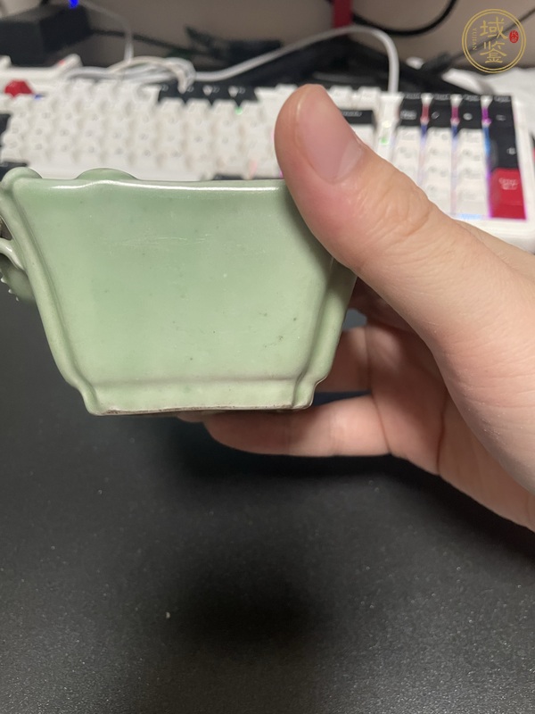 古玩陶瓷青釉螭龍四方杯真品鑒賞圖